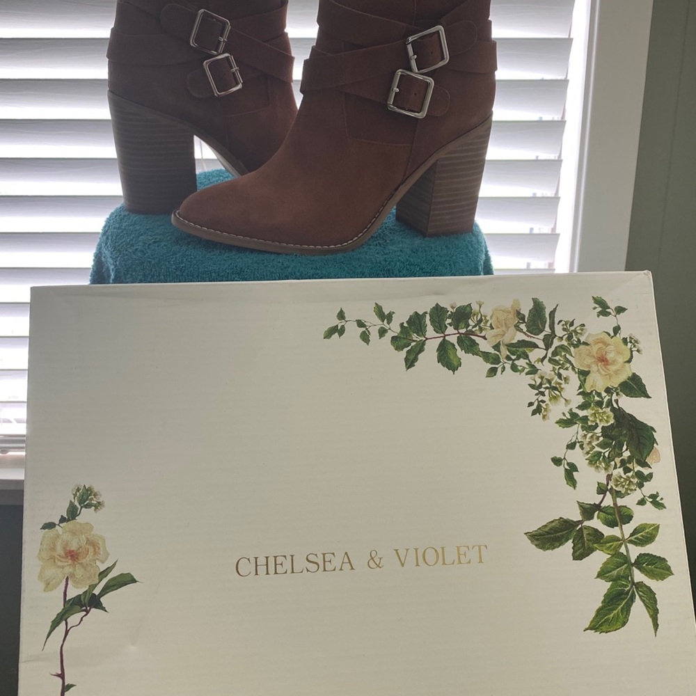 Boots - Picture 3 of 4